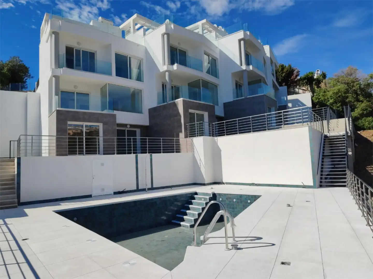 Casa adosada en venta en Calle Brezos, 3, Torreblanca del Sol Piscina de Casa adosada en venta en Fuengirola con Aire acondicionado, Terraza y Piscina