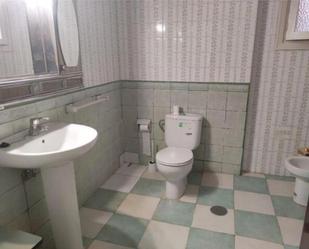 Bathroom of Apartment to rent in Estepona  with Terrace