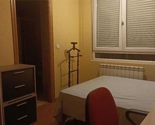 Bedroom of Flat to share in Guardo  with Balcony