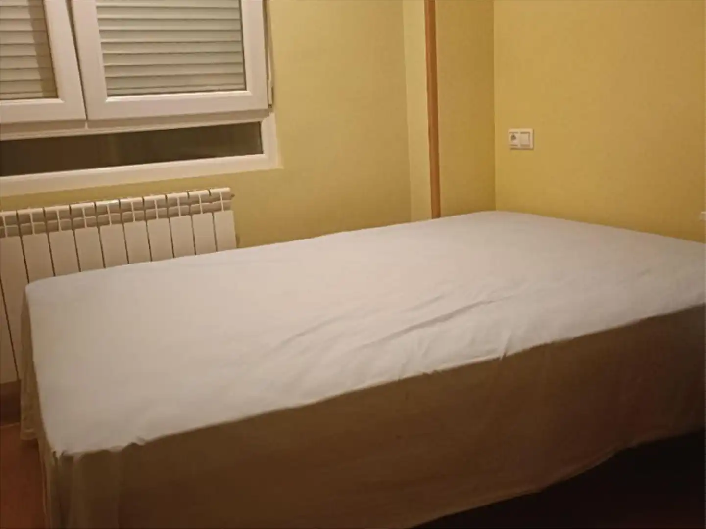 Room in Avenida Castilla y León, 5, Guardo Bedroom of Flat for share in Guardo with Heating, Parquet flooring and Furnished