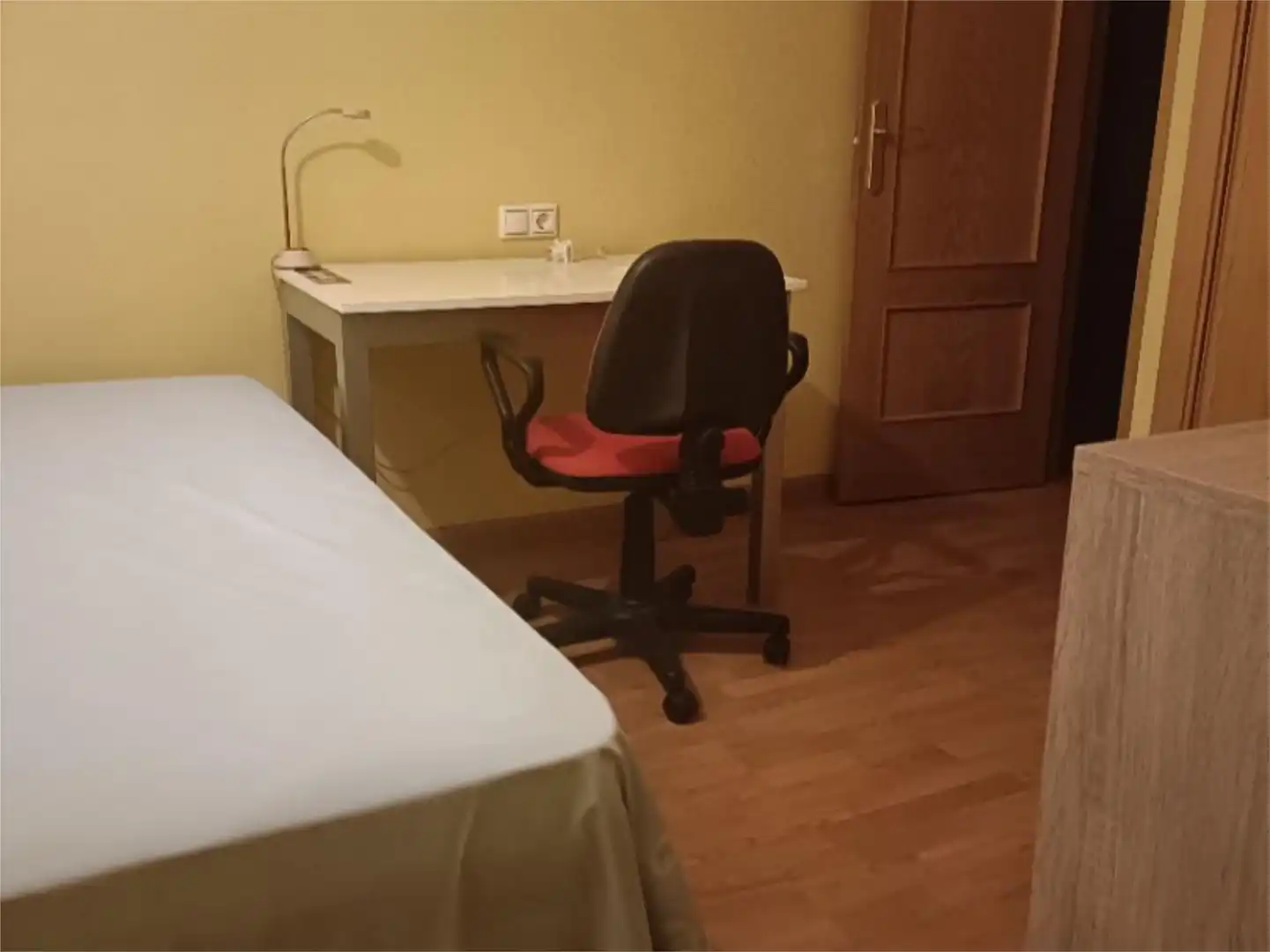 Room in Avenida Castilla y León, 5, Guardo Bedroom of Flat for share in Guardo with Heating, Parquet flooring and Furnished