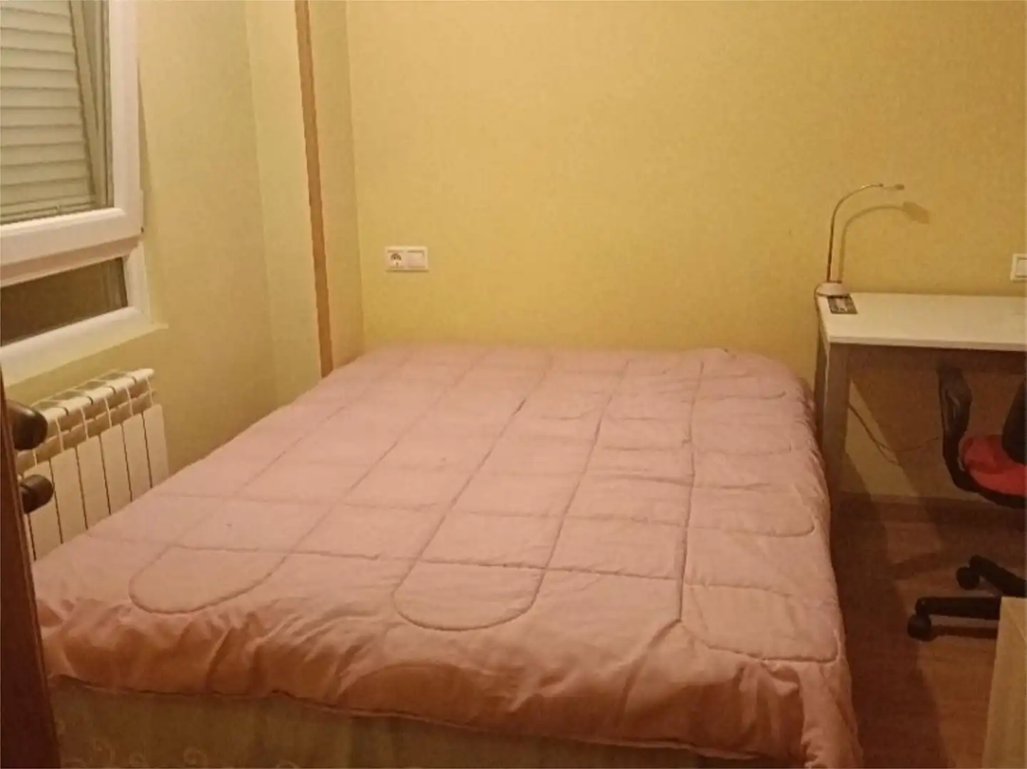 Room in Avenida Castilla y León, 5, Guardo Bedroom of Flat for share in Guardo with Heating, Parquet flooring and Furnished