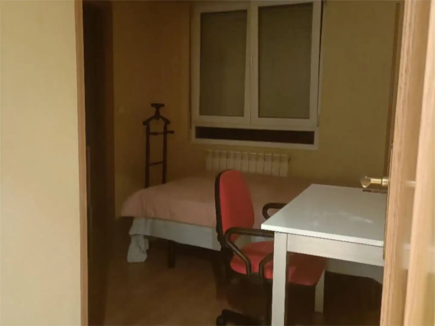 Room in Avenida Castilla y León, 5, Guardo Bedroom of Flat for share in Guardo with Heating, Parquet flooring and Furnished