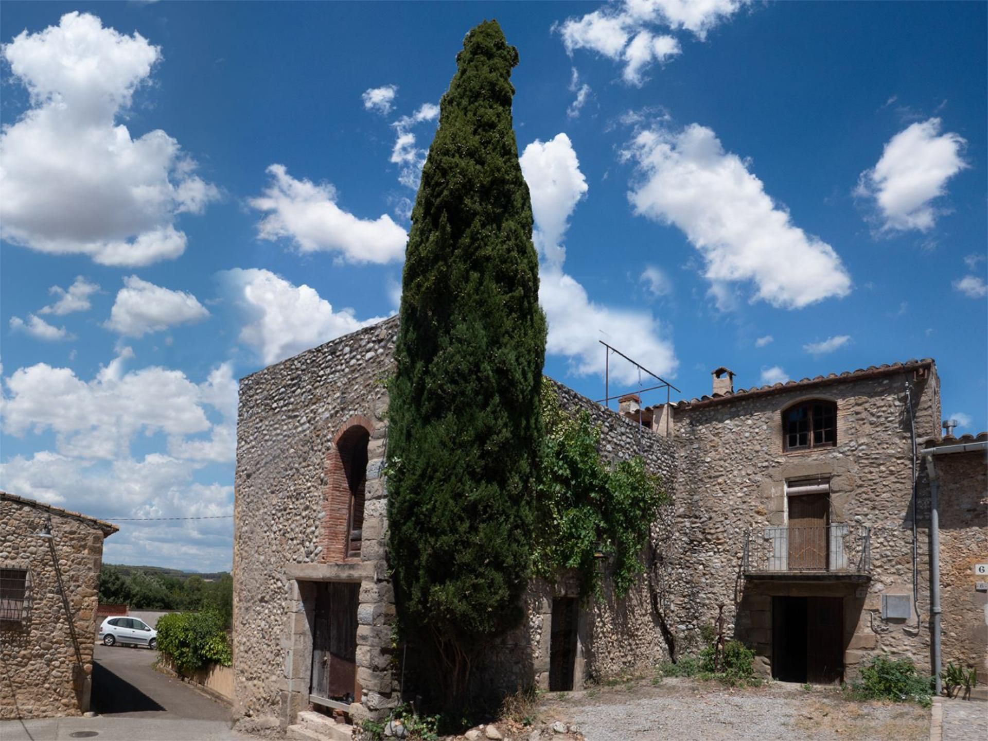 Vista exterior de Casa adosada en venda en Vilaür amb Terrassa i Balcó