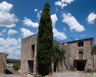 Vista exterior de Casa adosada en venda en Vilaür amb Terrassa i Balcó