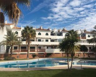 Vista exterior de Casa o xalet de lloguer en Iznalloz amb Terrassa i Piscina