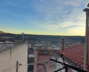 Vista exterior de Casa adosada en venda en Mira amb Balcó