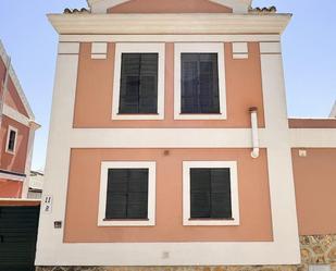 Vista exterior de Casa o xalet en venda en Montequinto amb Aire condicionat, Piscina i Balcó