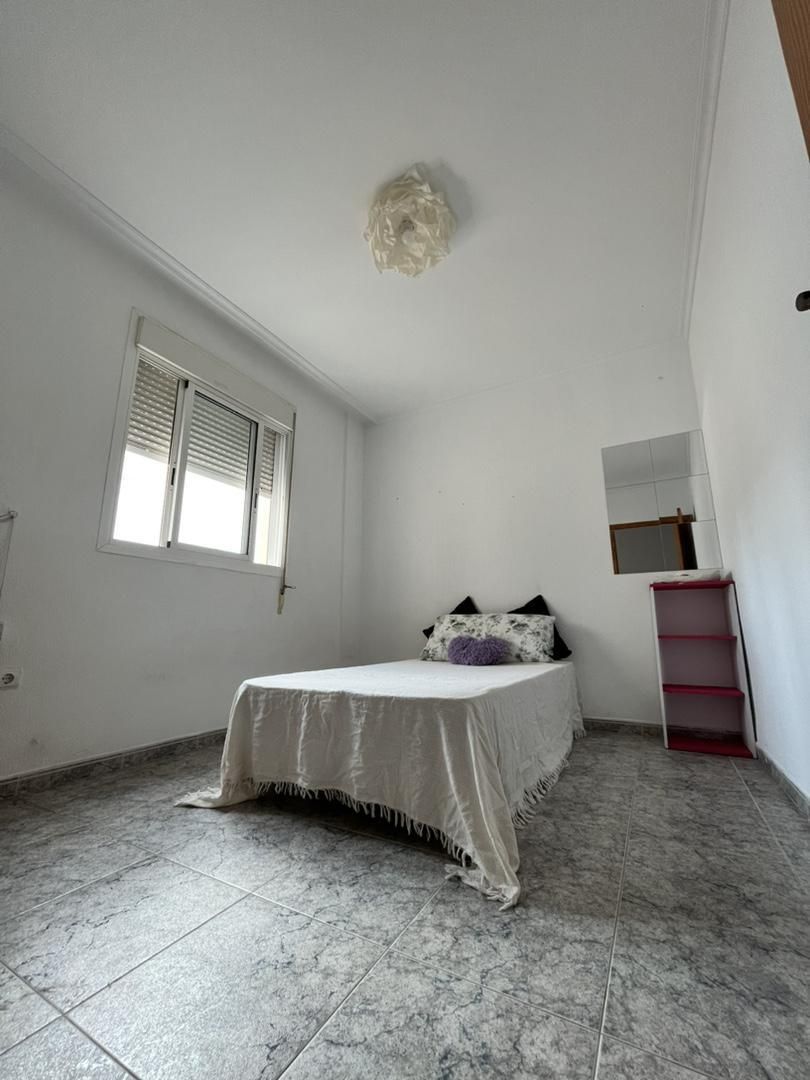 Dormitori de Pis per a compartir en  Almería Capital amb Aire condicionat, Parquet i Terrassa