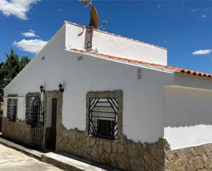 Vista exterior de Casa o xalet en venda en Barajas de Melo amb Aire condicionat i Piscina