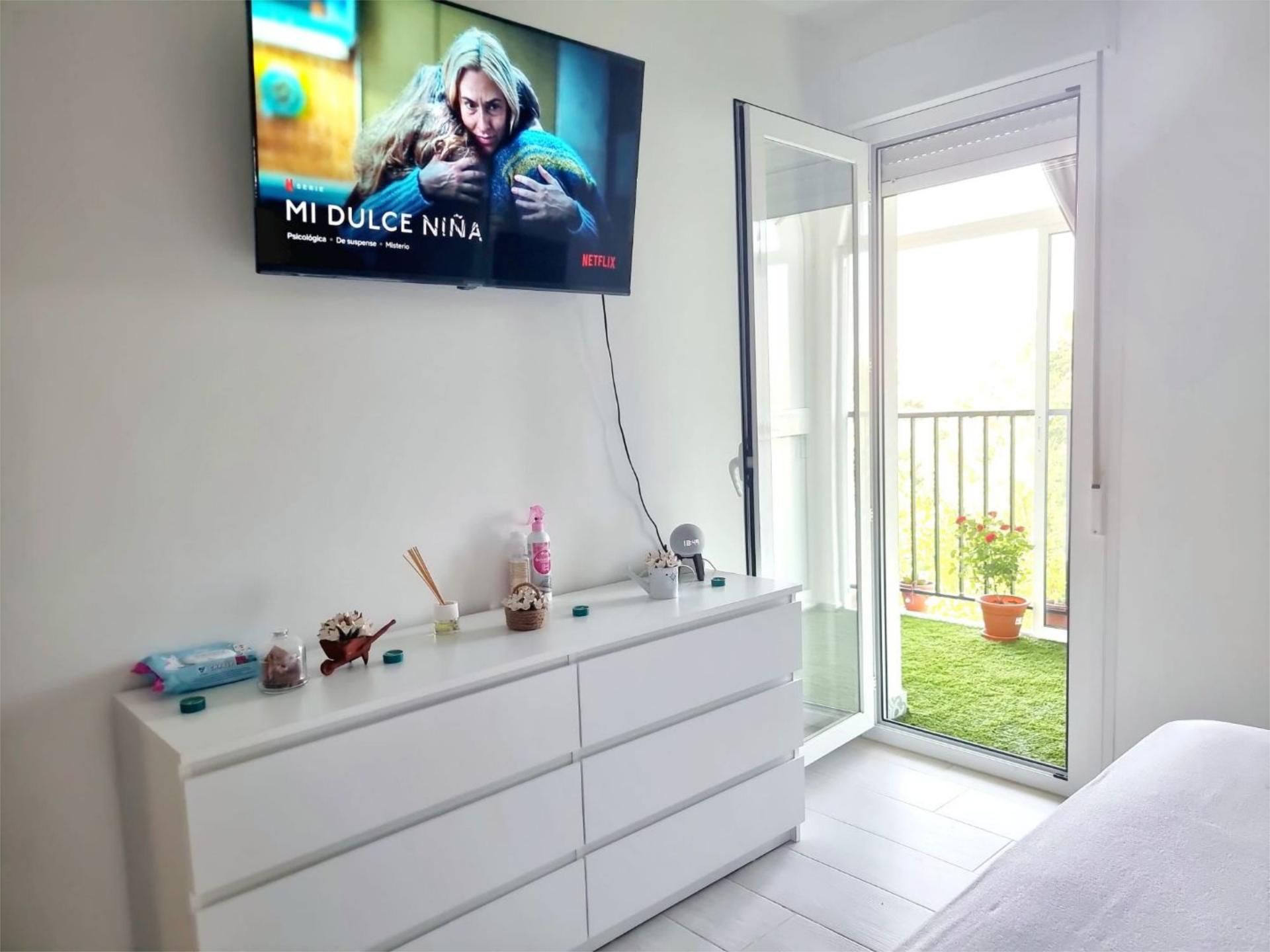 Sala d'estar de Apartament en venda en Torremolinos amb Aire condicionat, Terrassa i Balcó