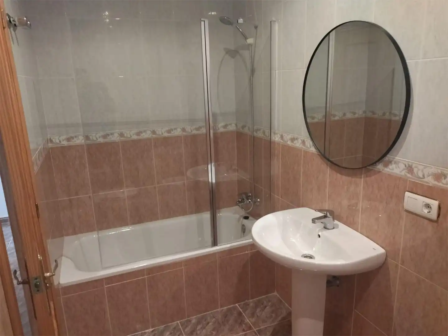 Badezimmer von Wohnung zur Miete in Moraleja mit Klimaanlage, Heizung und Terrasse