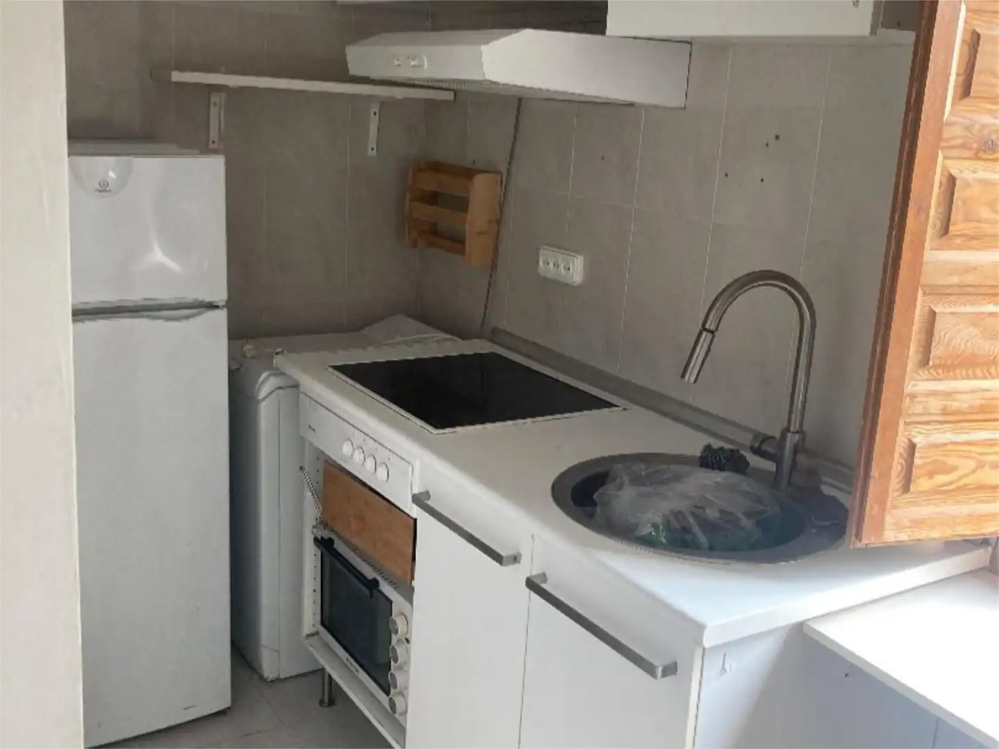 Apartamento de alquiler en Calle de la Isla de Alegranza, 33, Ciudad Universitaria Cocina de Apartamento de alquiler en Madrid con Jardín privado