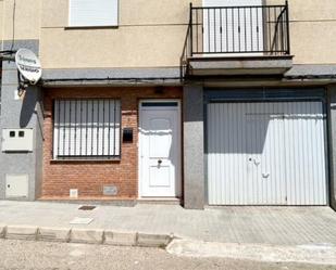 Vista exterior de Casa adosada en venda en Camporrobles amb Terrassa i Balcó