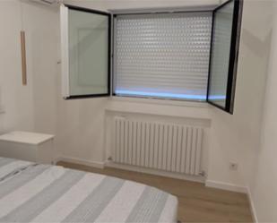 Bedroom of Flat to rent in  Madrid Capital  with Air Conditioner and Balcony