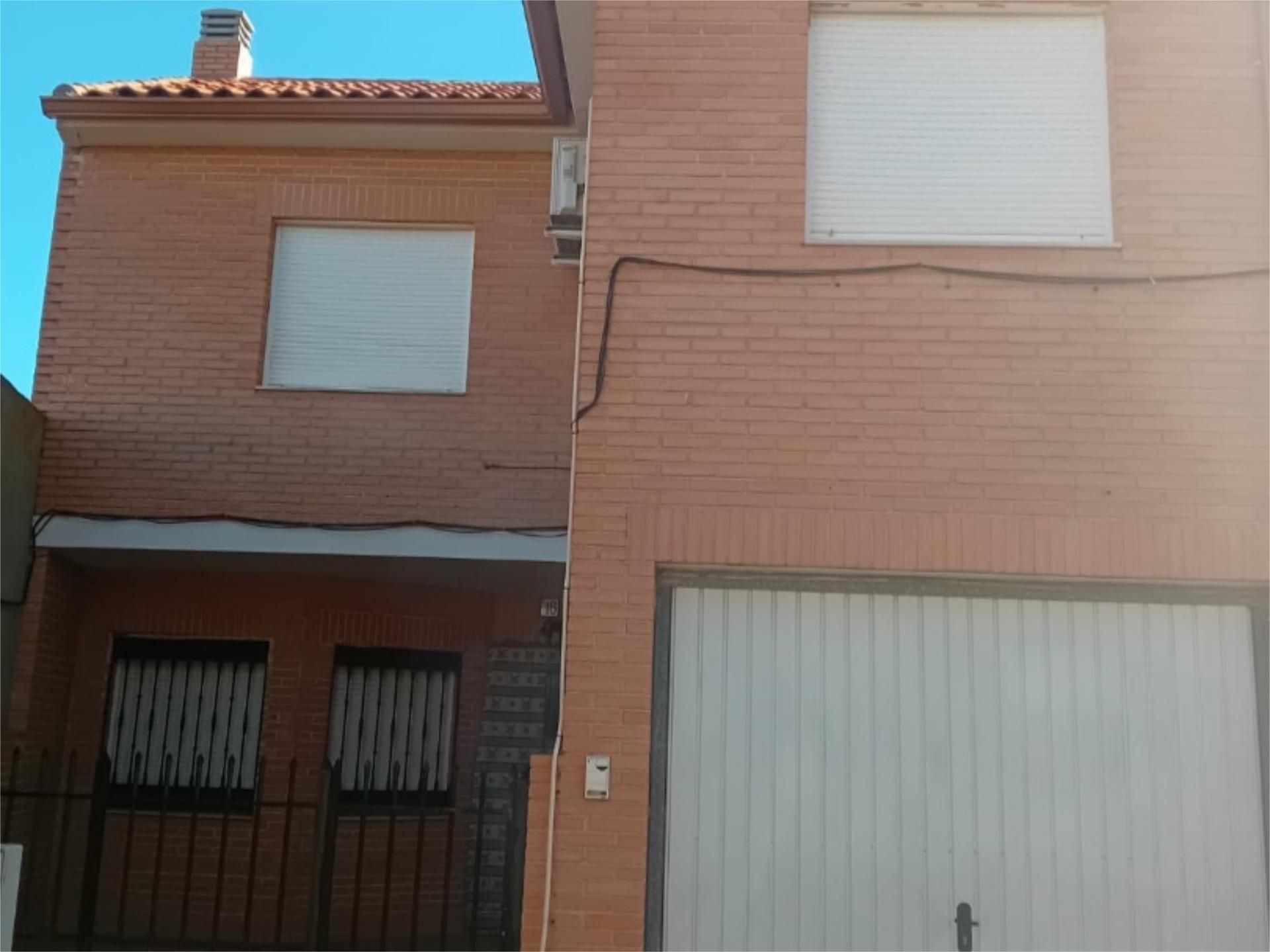 Vista exterior de Casa o xalet en venda en Navahermosa amb Aire condicionat, Calefacció i Traster