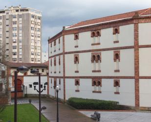 Vista exterior de Pis de lloguer en Gijón  amb Balcó