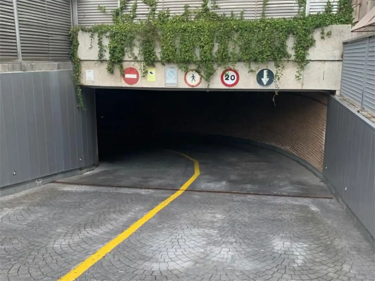 Garaje de alquiler en Paseo de la Castellana, 238, Castilla Parking de Garaje de alquiler en Madrid