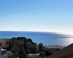 Vista exterior de Casa adosada en venda en Benalmádena amb Jardí privat, Terrassa i Traster