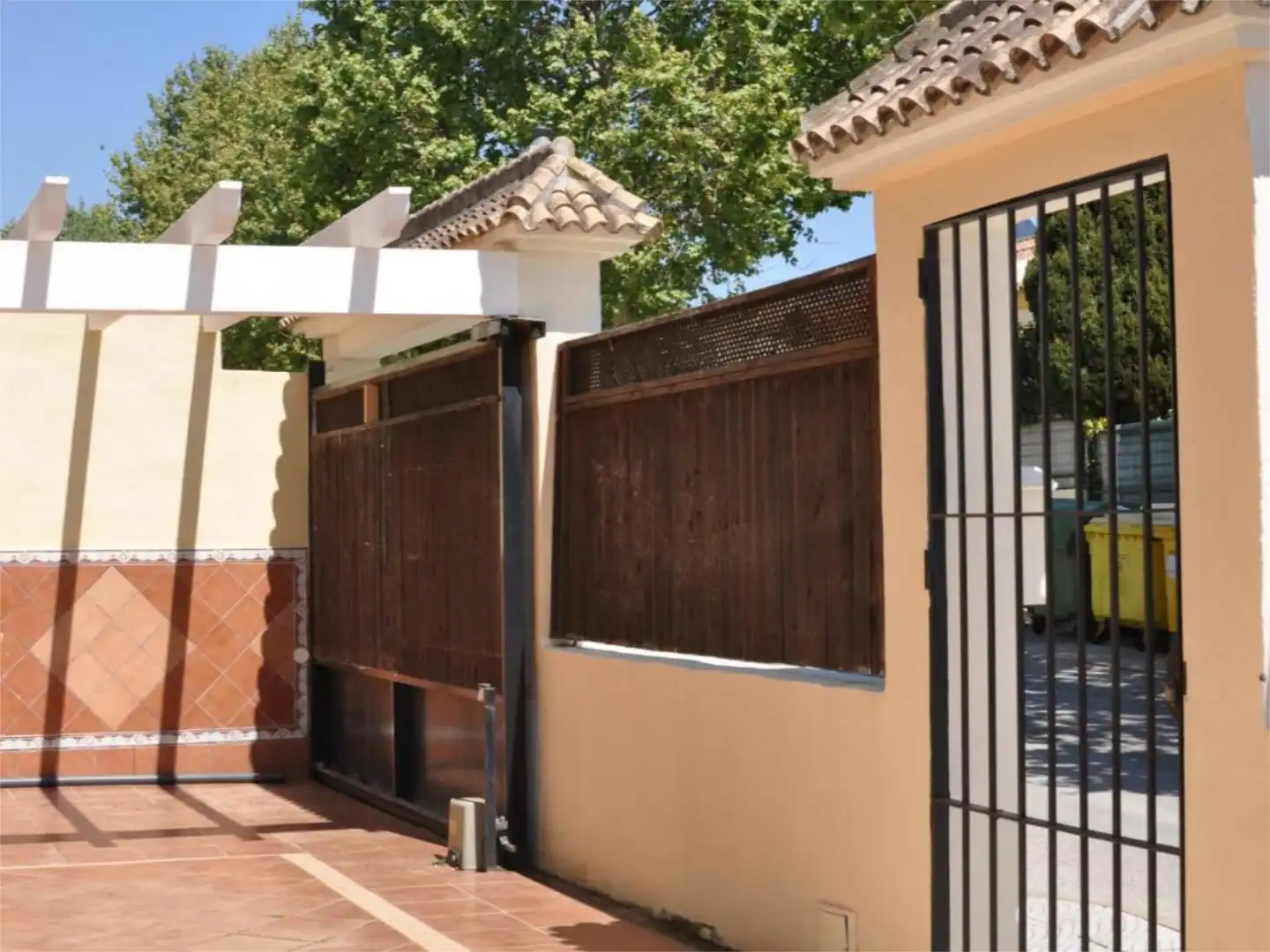 Flat for rent in El Rosario - Ricmar Exterior view of Flat for rent in Marbella with Air Conditioner, Heating and Parquet flooring