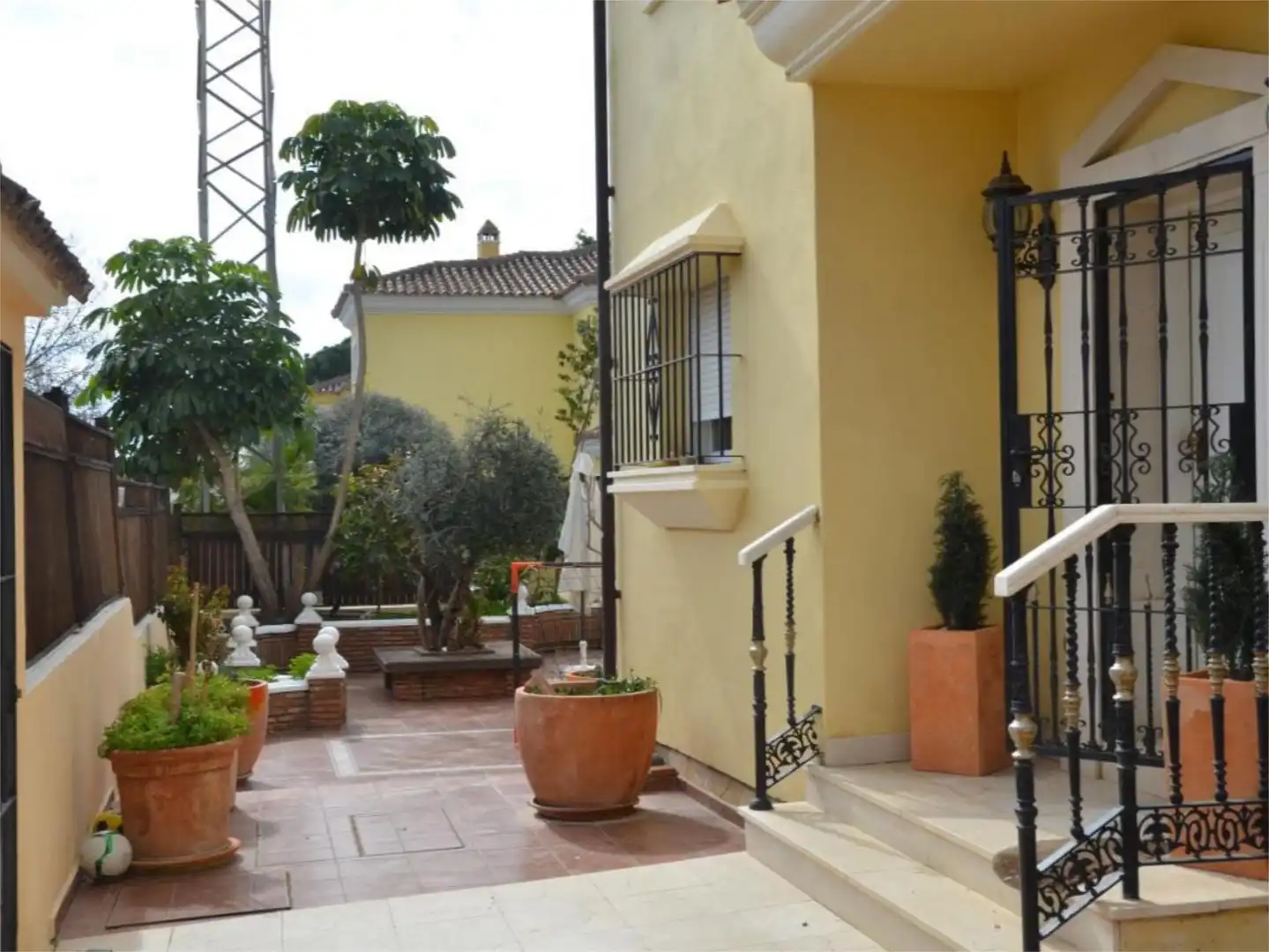 Flat for rent in El Rosario - Ricmar Exterior view of Flat for rent in Marbella with Air Conditioner, Heating and Parquet flooring