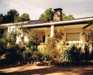 Vista exterior de Casa o xalet en venda en Las Navas del Marqués  amb Terrassa i Balcó