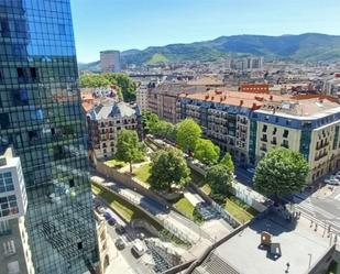 Vista exterior de Pis en venda en Bilbao  amb Aire condicionat