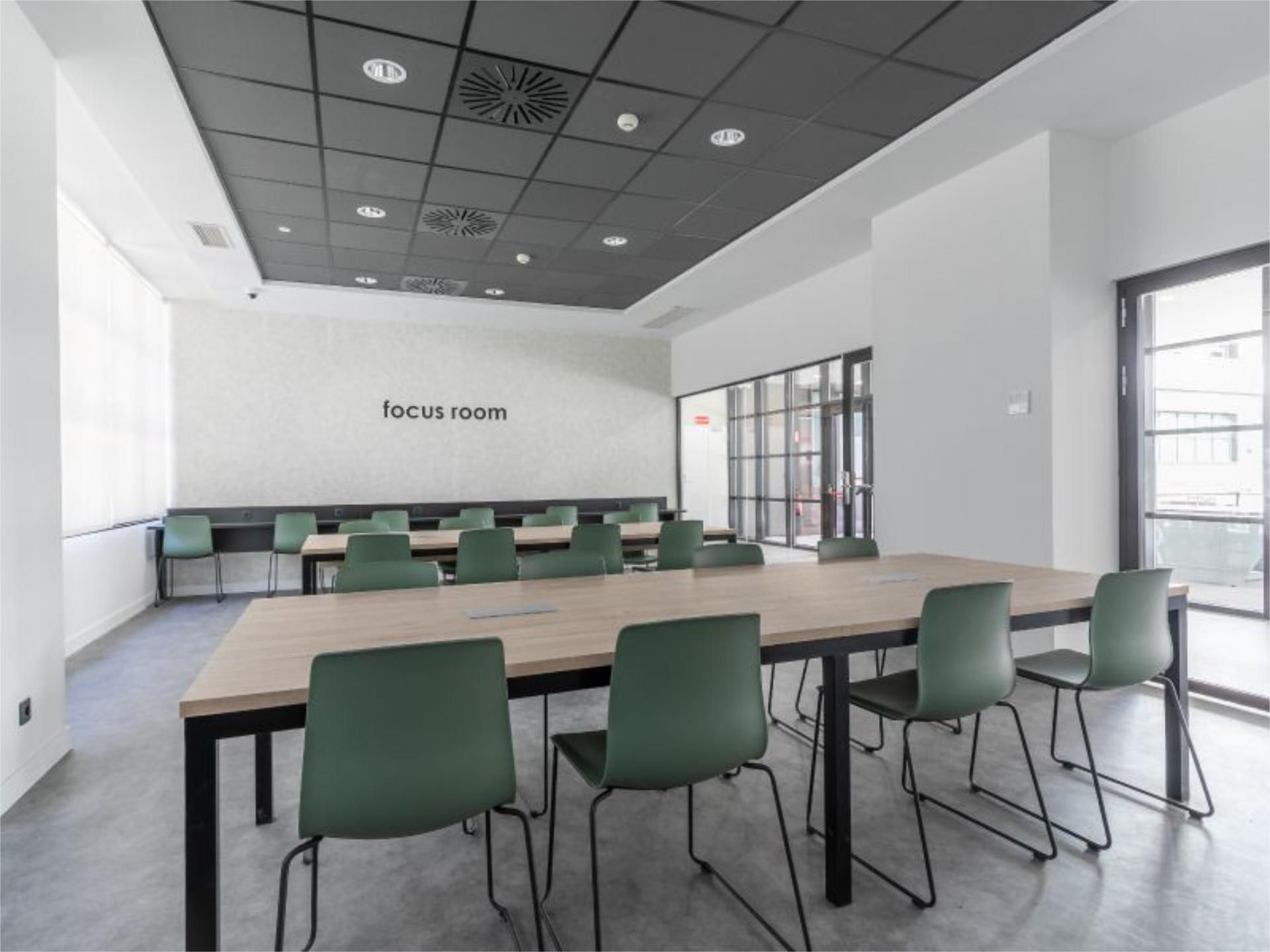 Study to share in  Madrid Capital  with Air Conditioner, Heating and Private garden