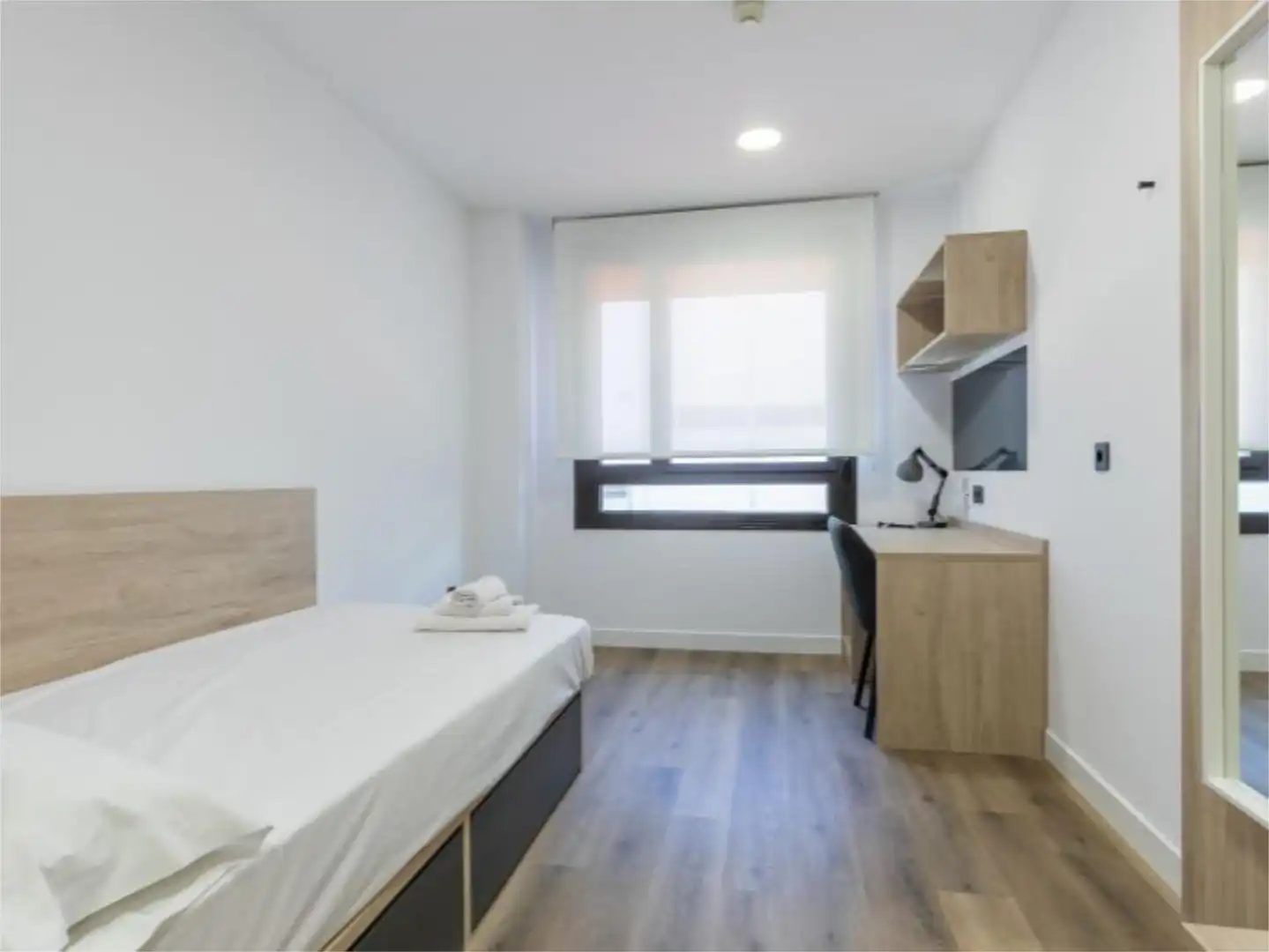 Habitació a Calle de Manuel Tovar, 14, Tres Olivos - Valverde Dormitori de Estudi per a compartir en Madrid amb Aire condicionat, Calefacció i Jardí privat