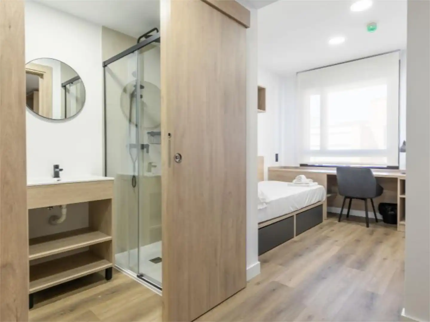 Habitació a Calle de Manuel Tovar, 14, Tres Olivos - Valverde Dormitori de Estudi per a compartir en Madrid amb Aire condicionat, Calefacció i Jardí privat