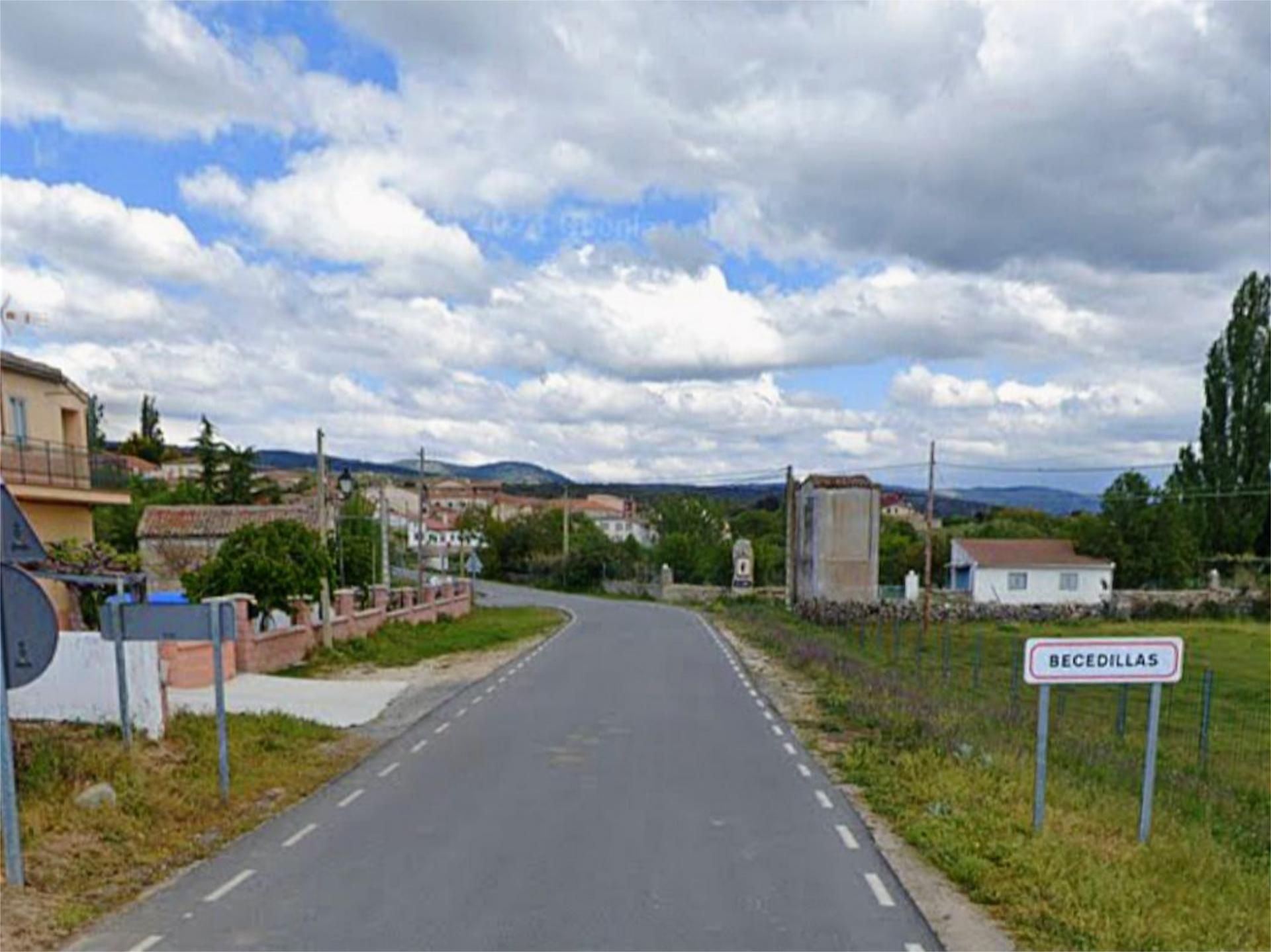 Vista exterior de Planta baixa en venda en Becedillas amb Jardí privat i Traster