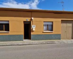 Vista exterior de Casa adosada en venda en Santa María del Páramo