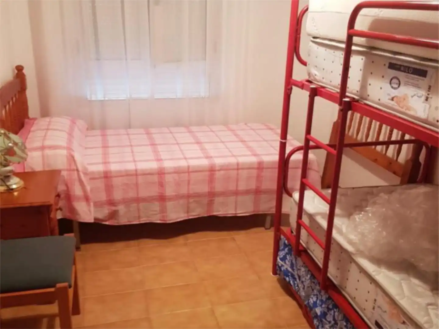 Wohnung zur Miete in Carrer Apòstol Santiago, 80, La Curva Schlafzimmer von Wohnung zur Miete in Benicasim / Benicàssim mit Klimaanlage, Heizung und Privatgarten