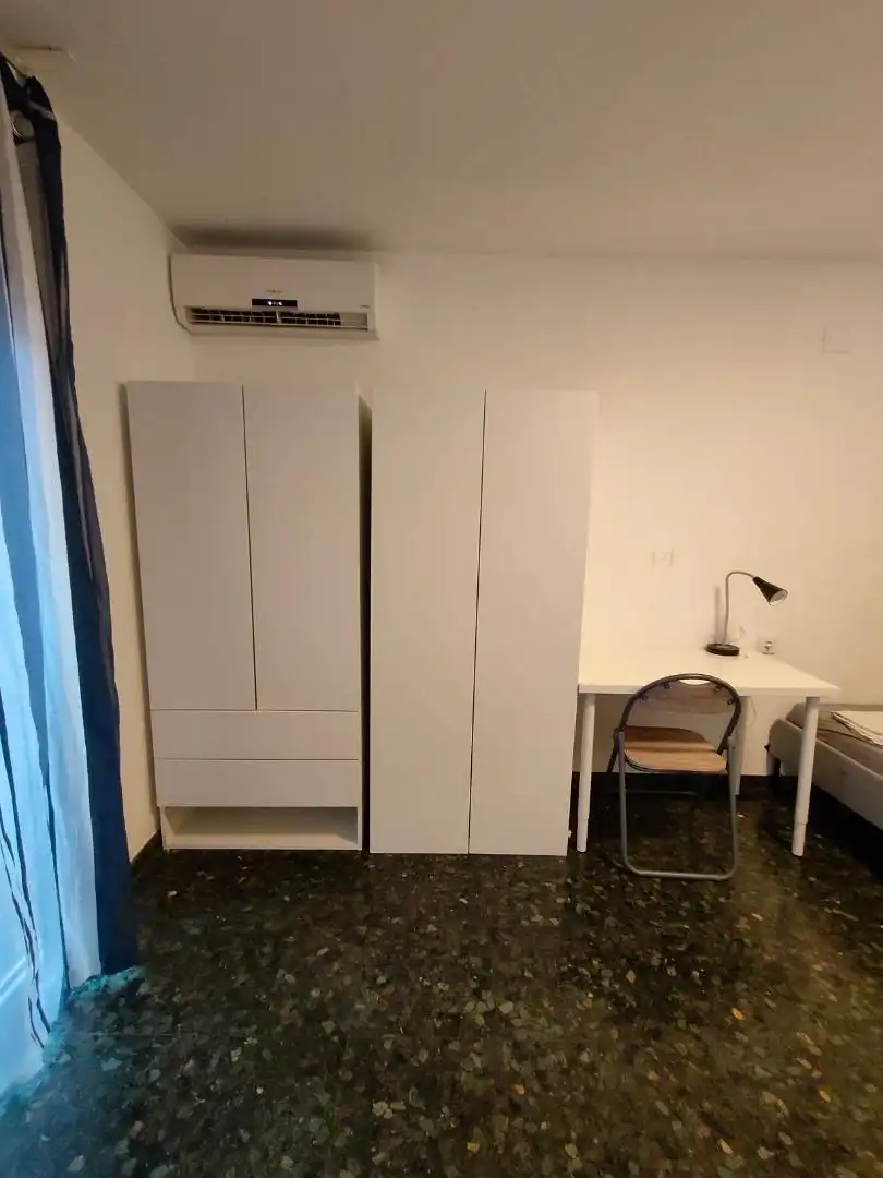 Habitación de Estudio de alquiler en L'Hospitalet de Llobregat con Aire acondicionado, Terraza y Internet