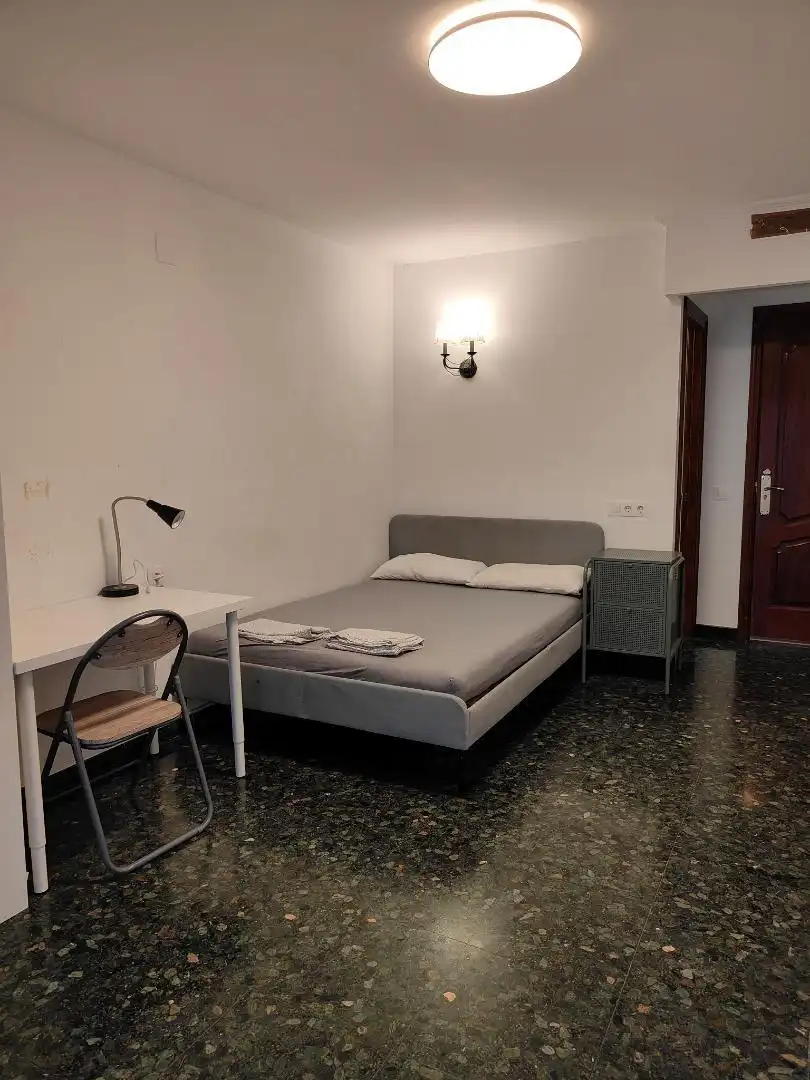 Habitación de Estudio de alquiler en L'Hospitalet de Llobregat con Aire acondicionado, Terraza y Internet