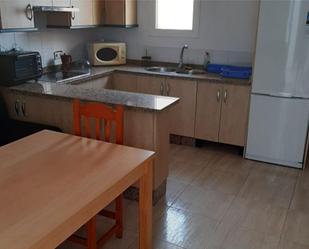 Kitchen of Flat to share in Osuna  with Air Conditioner and Terrace