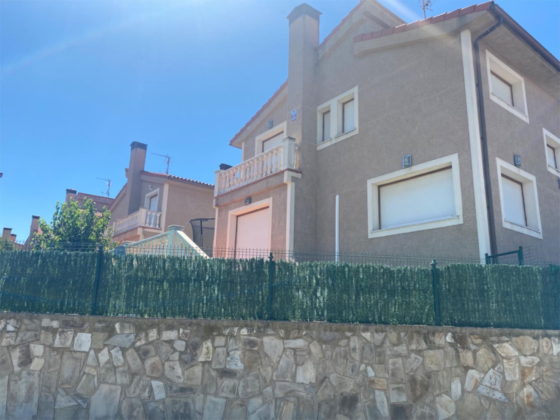 Vista exterior de Casa o xalet en venda en Briones amb Aire condicionat, Terrassa i Balcó