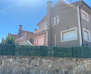 Exterior view of House or chalet for sale in Briones  with Air Conditioner, Terrace and Balcony