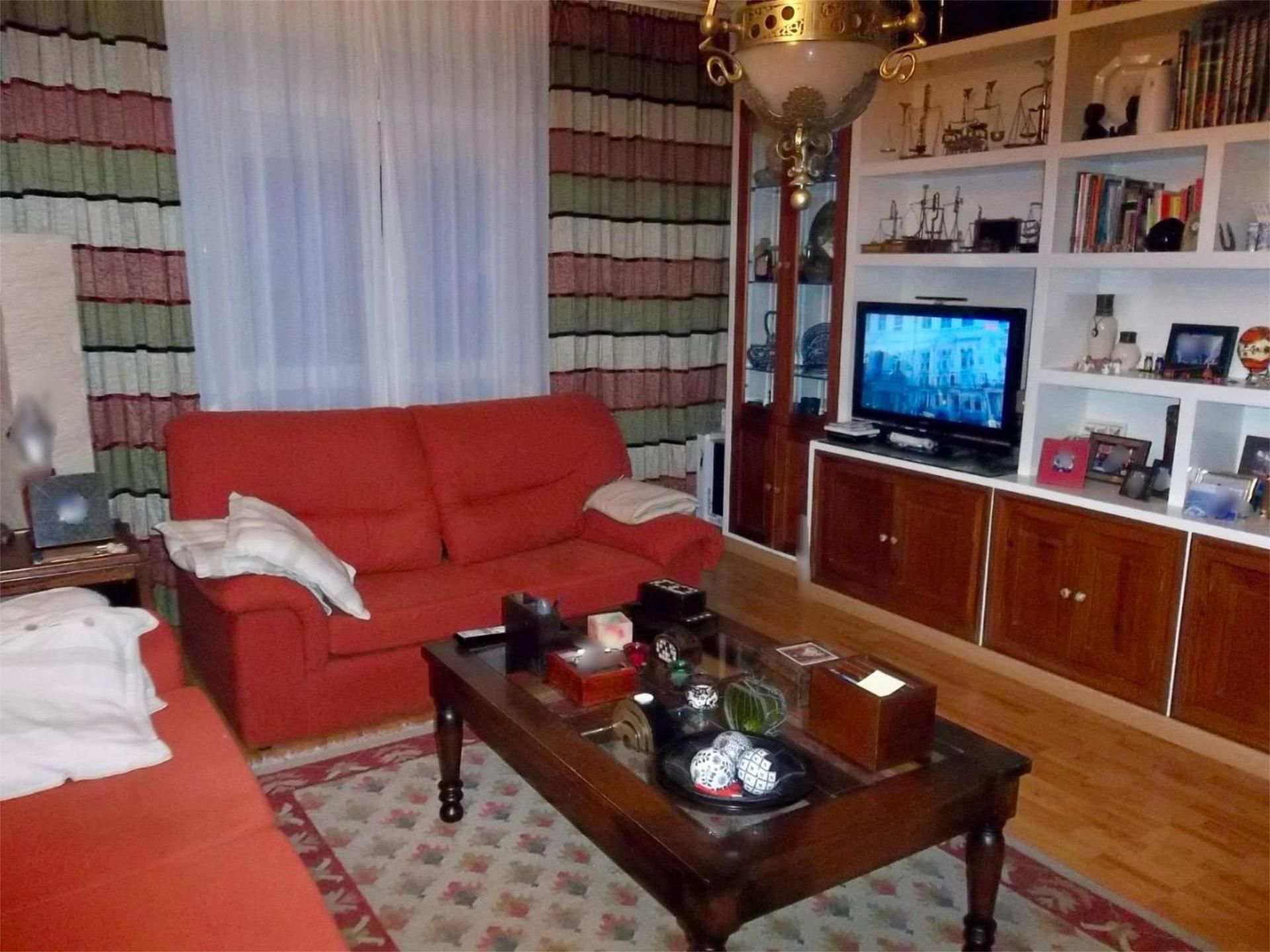 Sala d'estar de Dúplex en venda en Xinzo de Limia amb Calefacció, Jardí privat i Parquet