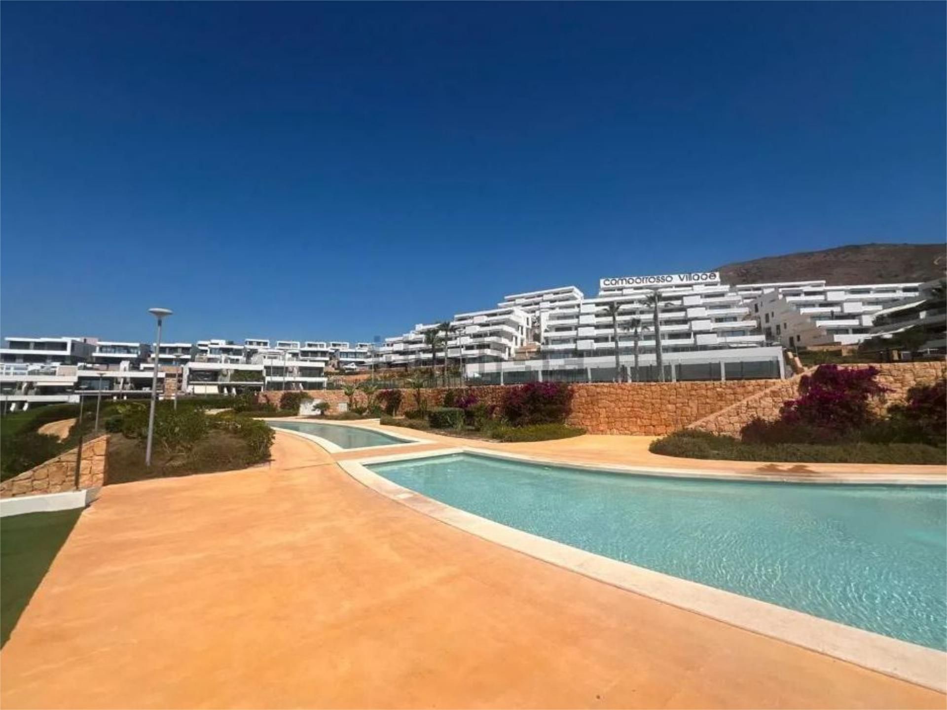 Vista exterior de Dúplex en venda en Finestrat amb Aire condicionat, Terrassa i Piscina