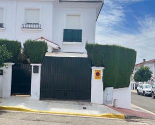 Vista exterior de Casa adosada en venda en Cazalla de la Sierra amb Balcó