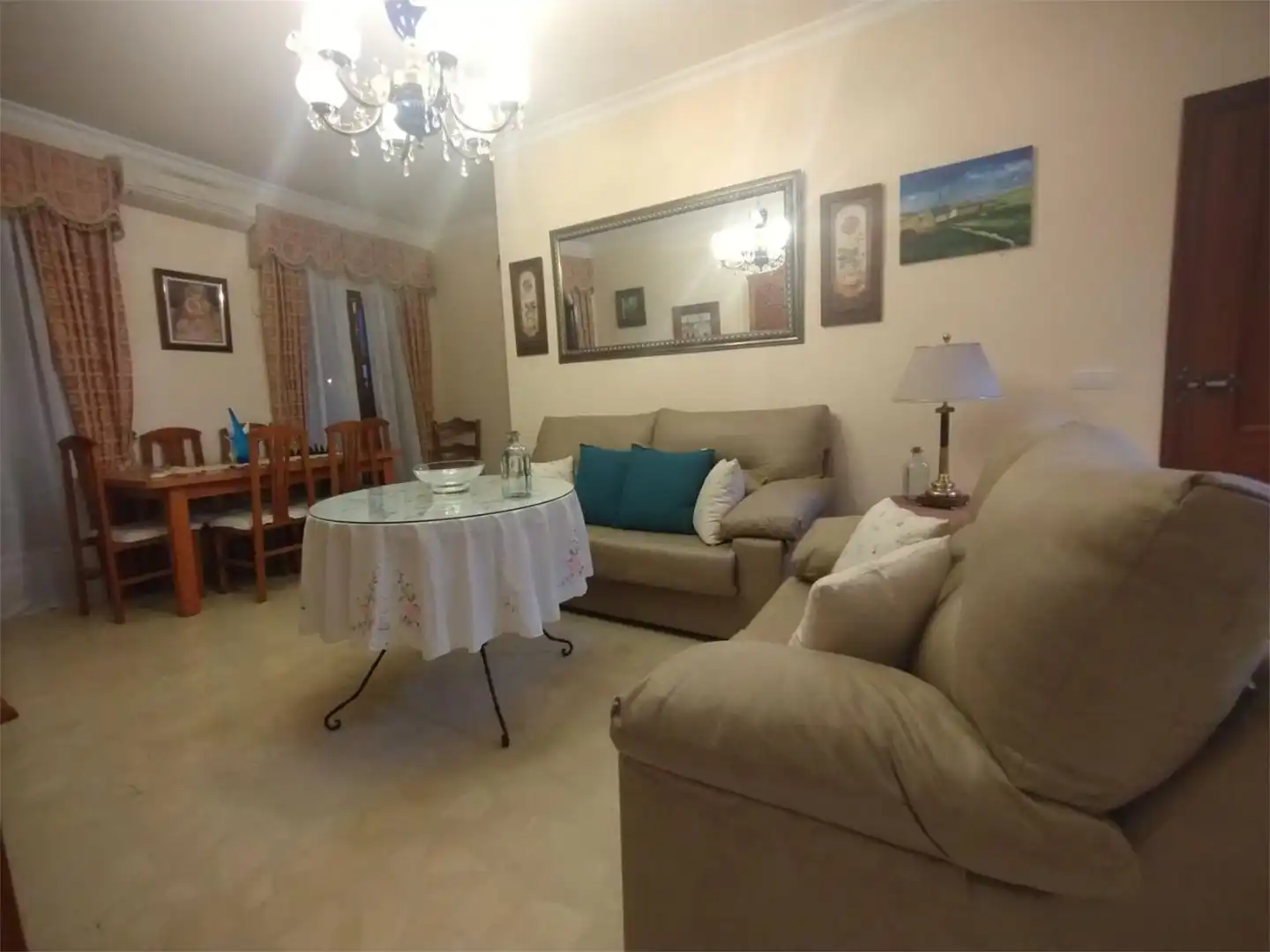 Sala de estar de Casa adosada de alquiler en Lora del Río con Aire acondicionado, Calefacción y Terraza