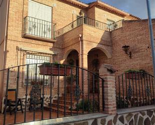 Vista exterior de Casa adosada en venda en Polán amb Aire condicionat, Terrassa i Balcó