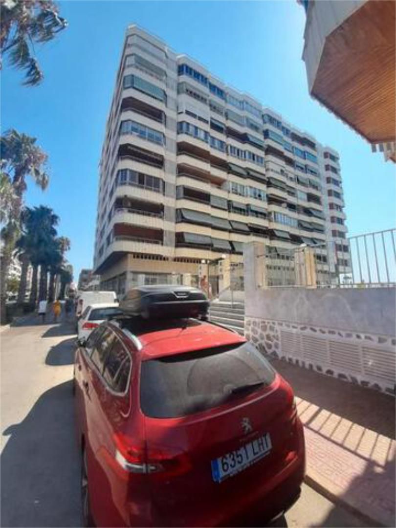 Vista exterior de Apartament en venda en Torrevieja amb Terrassa i Piscina