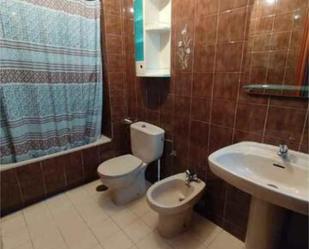 Bathroom of Flat to rent in Santiago de Compostela 