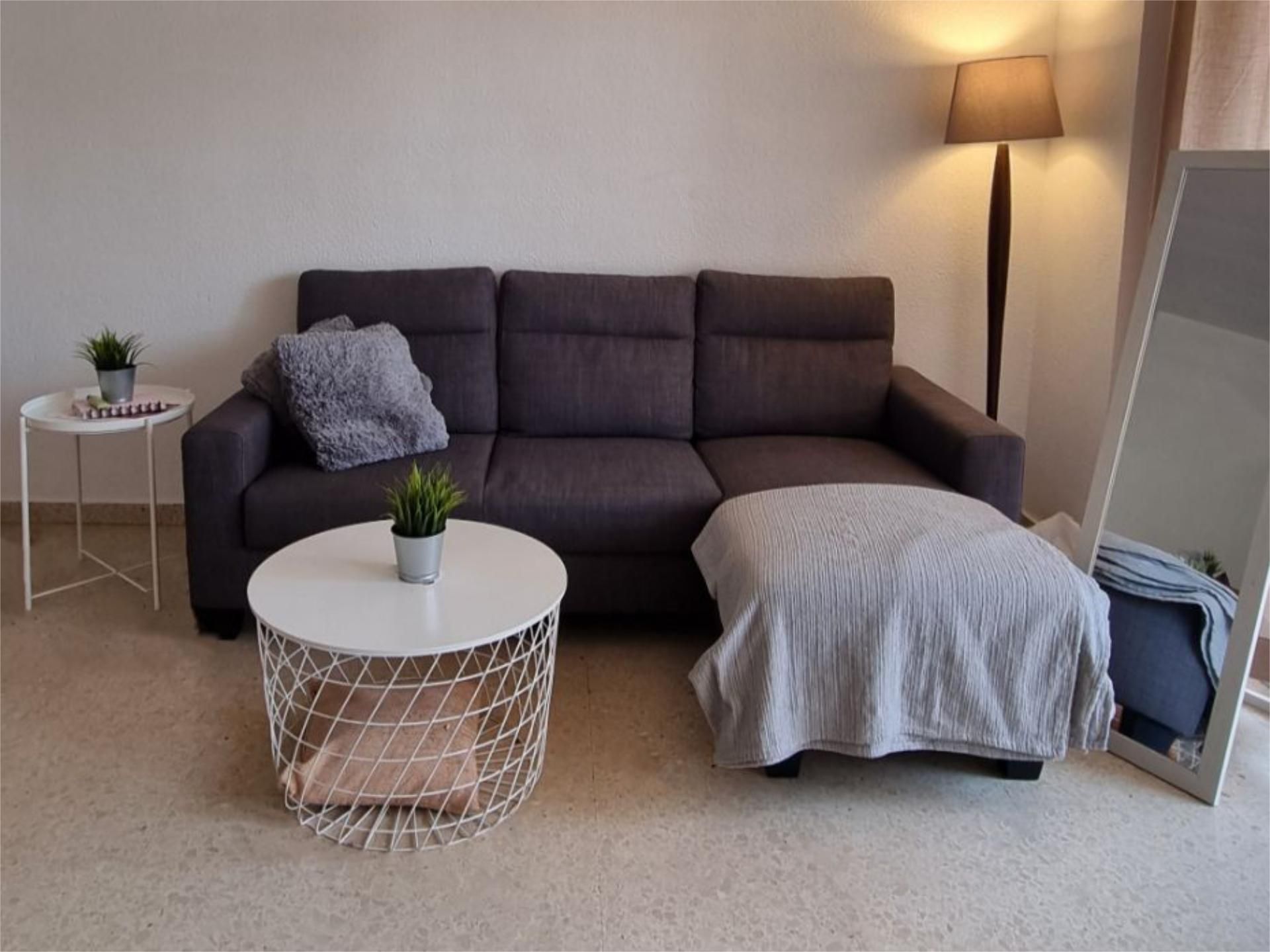 Living room of Flat for sale in Marbella  with Terrace, Storage room and Community parking