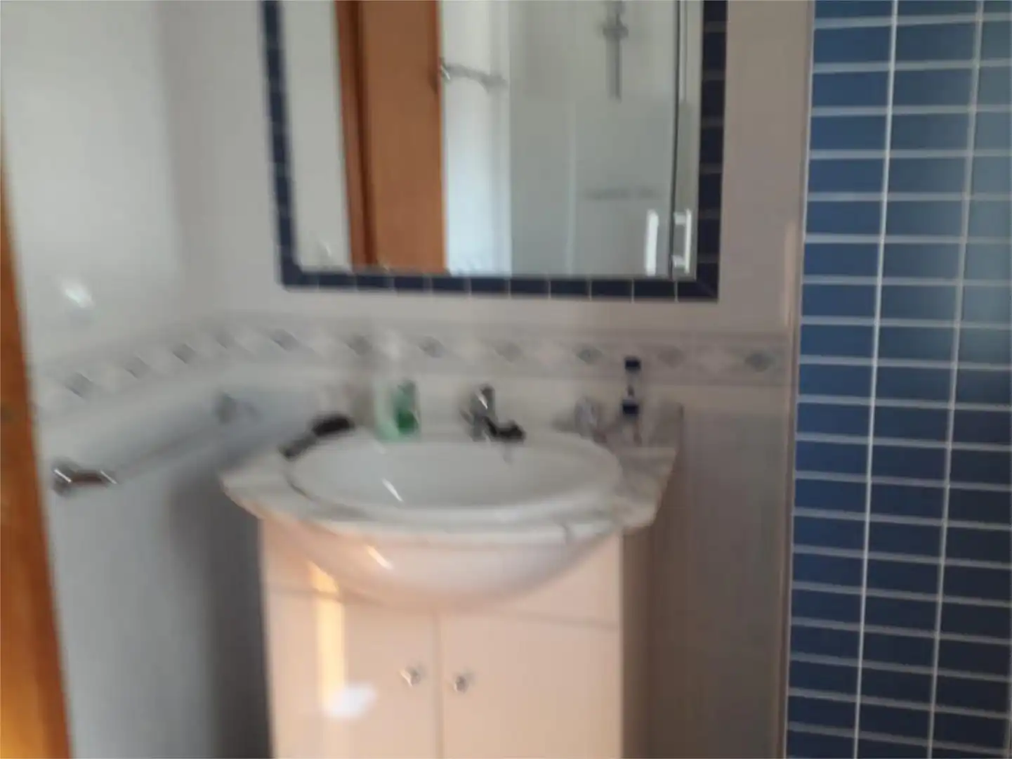Flat for rent in Paseo Marítimo, 25, Valdelagrana Bathroom of Flat for rent in El Puerto de Santa María with Terrace, Swimming Pool and Furnished
