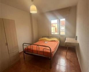 Bedroom of Flat to share in Segovia Capital