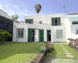 Vista exterior de Casa o xalet en venda en Adeje amb Terrassa, Piscina i Balcó