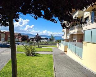 Vista exterior de Apartament de lloguer en Sanxenxo amb Terrassa i Piscina